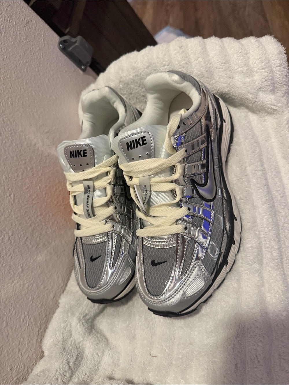 Nike P-6000 "Metallic Silver/Black/Metallic Silver size 7